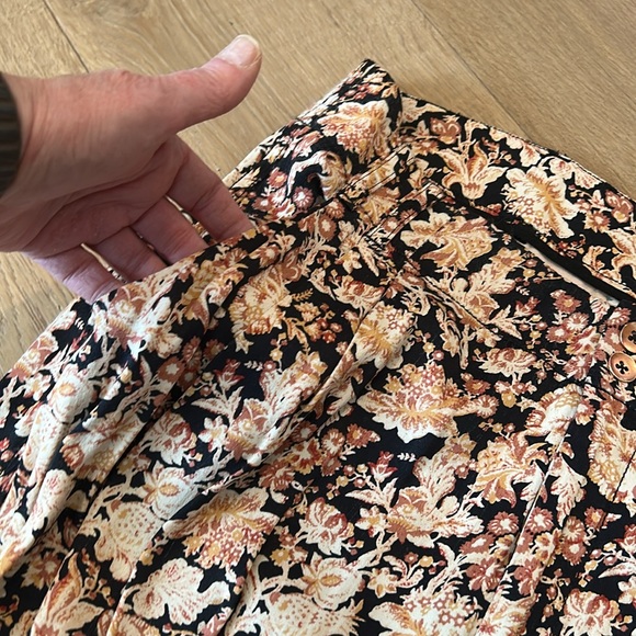 Floral Print Jogger Pants - Picture 4 of 11